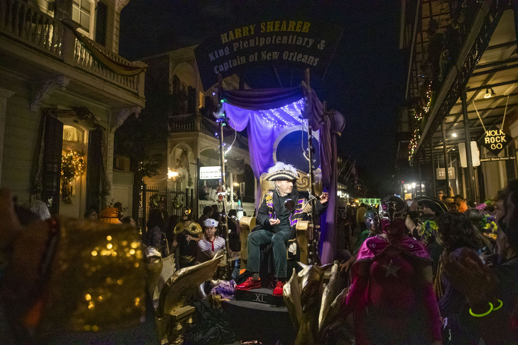 NO.krewedelusion.020920.03.jpg